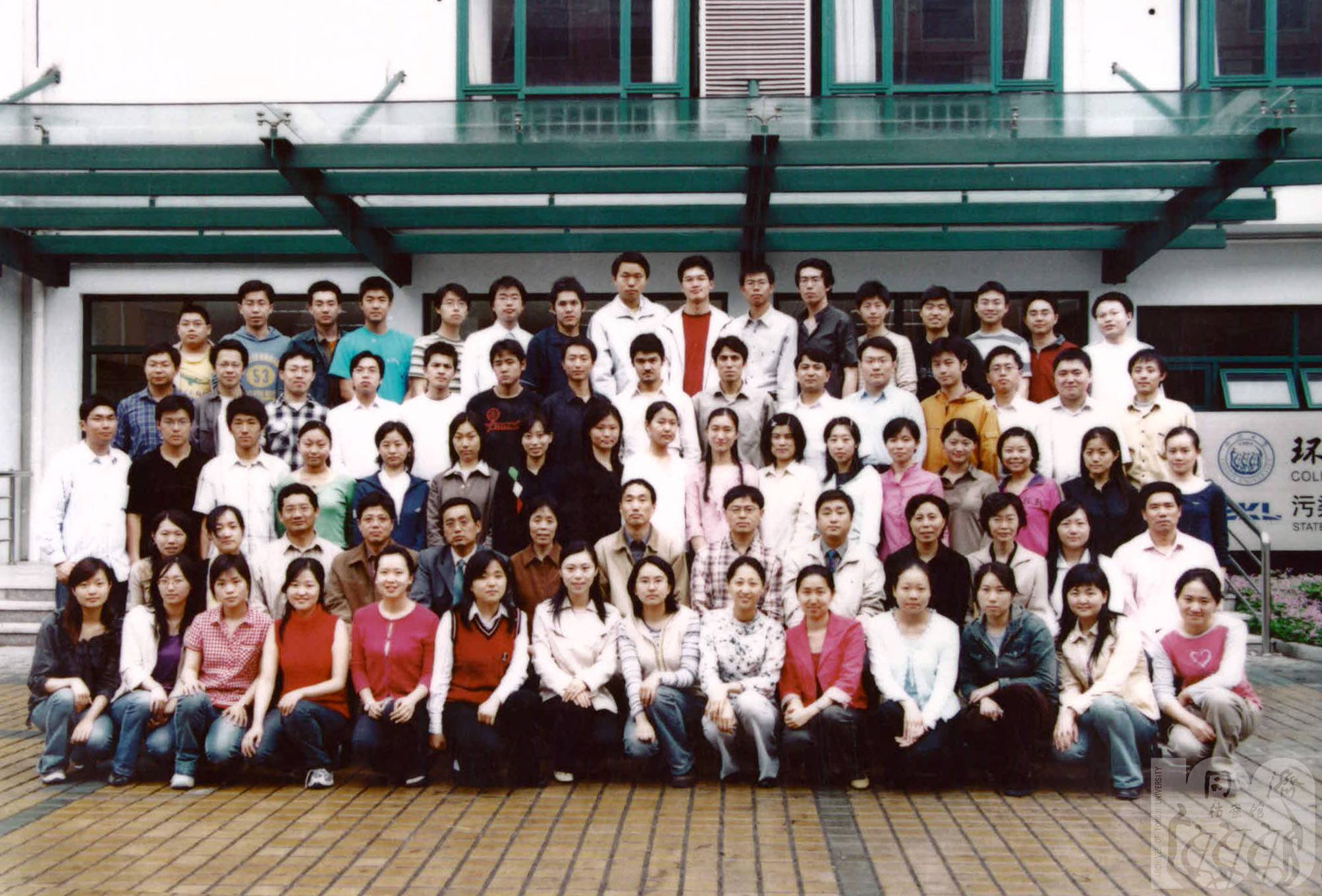 2005届环境工程本科毕业生合影